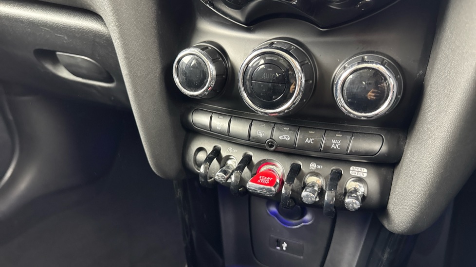 MINI Hatchback 1.5 Cooper II 5dr Auto [Chili Pack] Petrol Hatchback - Image 33