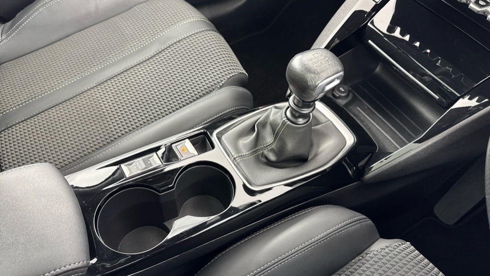 Peugeot 208 1.2 PureTech 100 GT 5dr Petrol Hatchback - Image 10