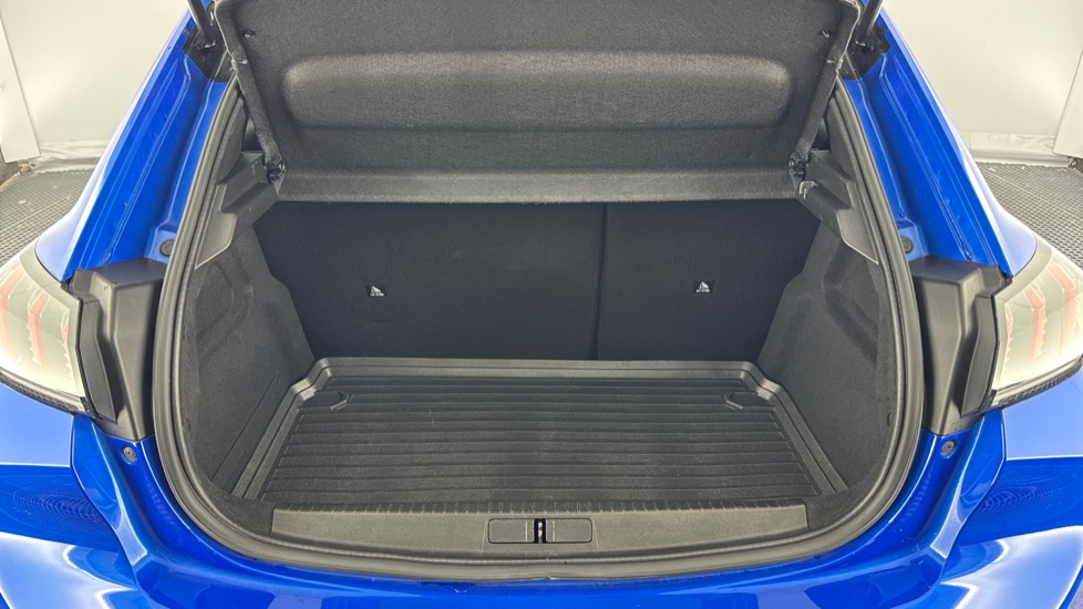 Peugeot 208 1.2 PureTech 100 GT 5dr Petrol Hatchback - Image 13