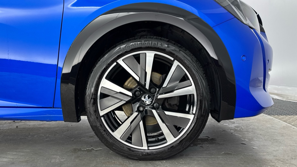 Peugeot 208 1.2 PureTech 100 GT 5dr Petrol Hatchback - Image 14