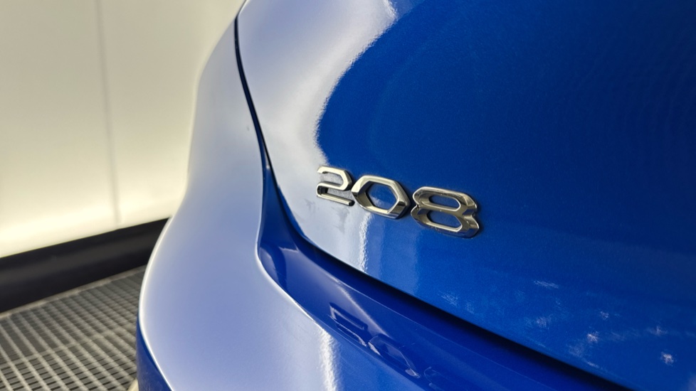 Peugeot 208 1.2 PureTech 100 GT 5dr Petrol Hatchback - Image 26