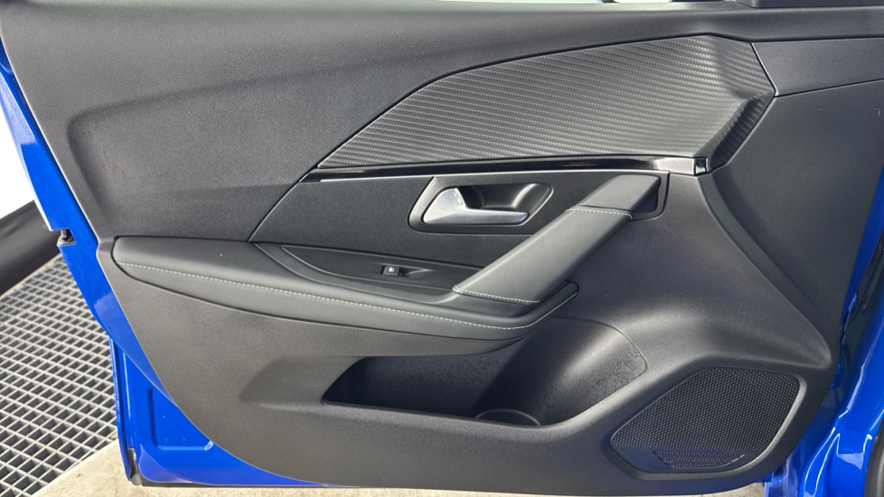 Peugeot 208 1.2 PureTech 100 GT 5dr Petrol Hatchback - Image 32