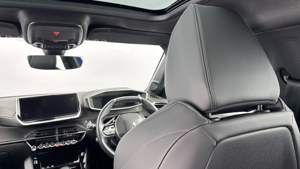 Peugeot 208 1.2 PureTech 100 GT 5dr Petrol Hatchback - Image 41