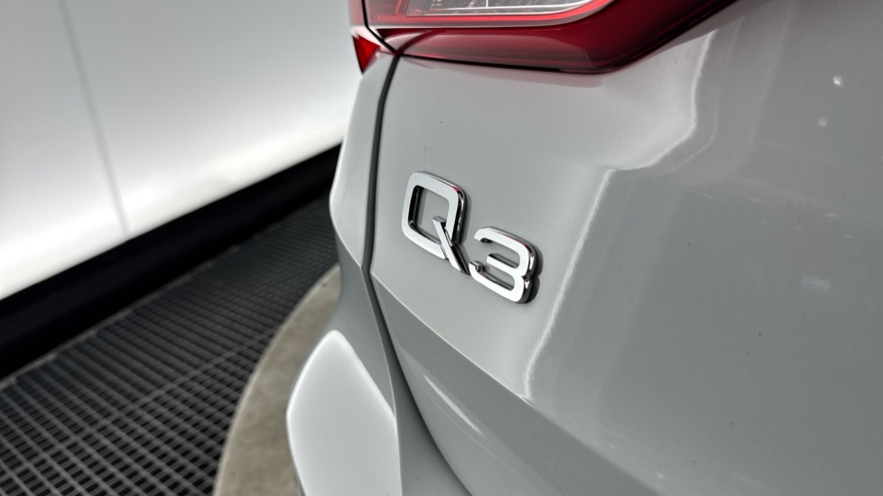 Audi Q3 35 TFSI Edition 1 5dr Petrol Estate - Image 25