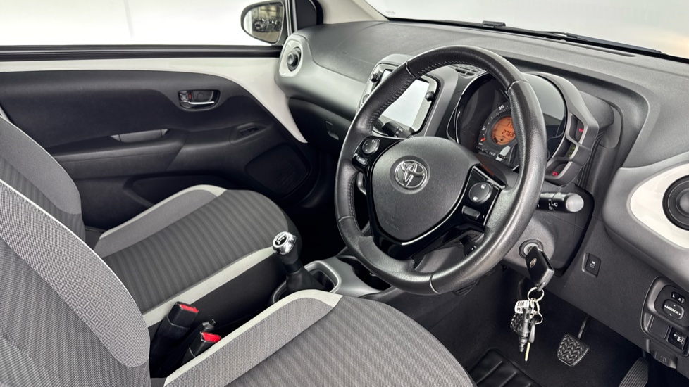 Toyota Aygo 1.0 VVT-i X-Trend 5dr Petrol Hatchback - Image 6