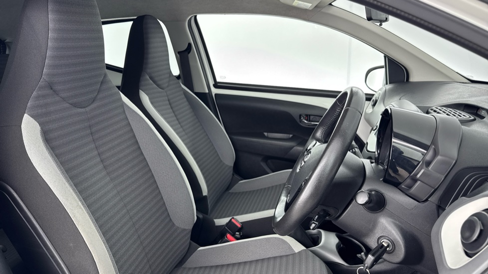 Toyota Aygo 1.0 VVT-i X-Trend 5dr Petrol Hatchback - Image 11