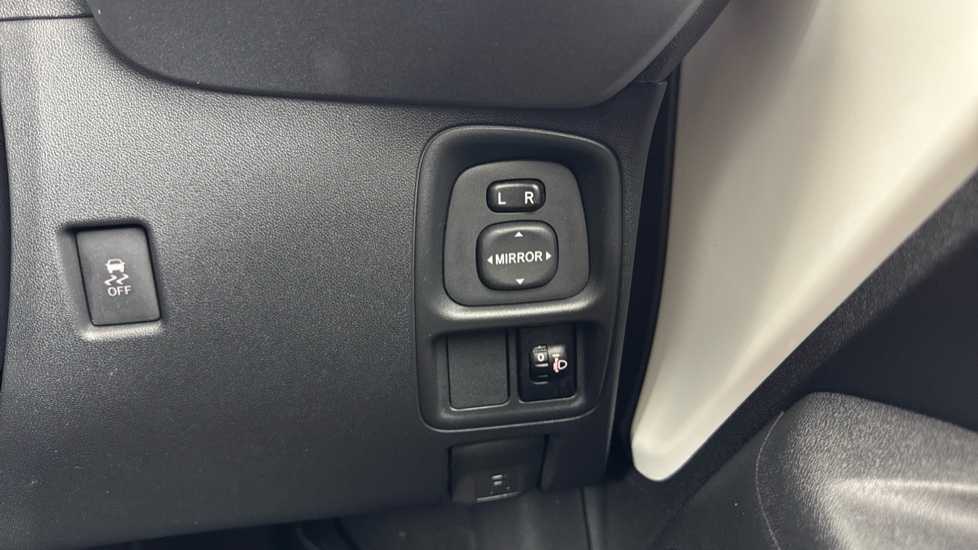 Toyota Aygo 1.0 VVT-i X-Trend 5dr Petrol Hatchback - Image 20