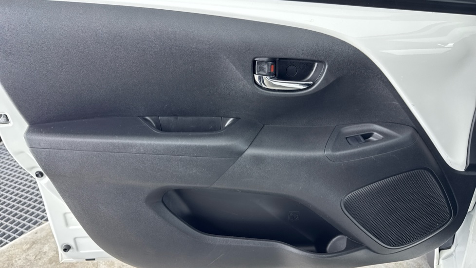 Toyota Aygo 1.0 VVT-i X-Trend 5dr Petrol Hatchback - Image 31