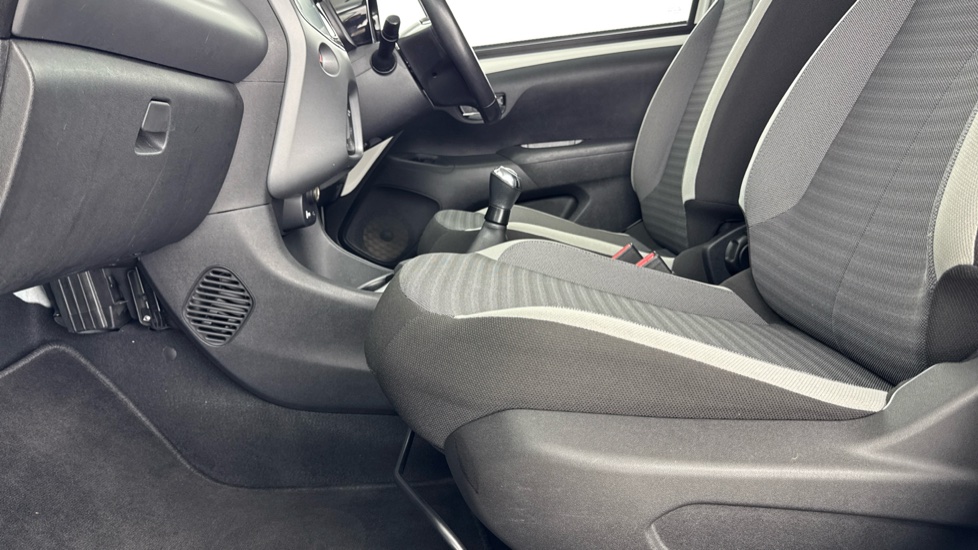 Toyota Aygo 1.0 VVT-i X-Trend 5dr Petrol Hatchback - Image 32