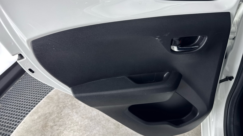 Toyota Aygo 1.0 VVT-i X-Trend 5dr Petrol Hatchback - Image 35