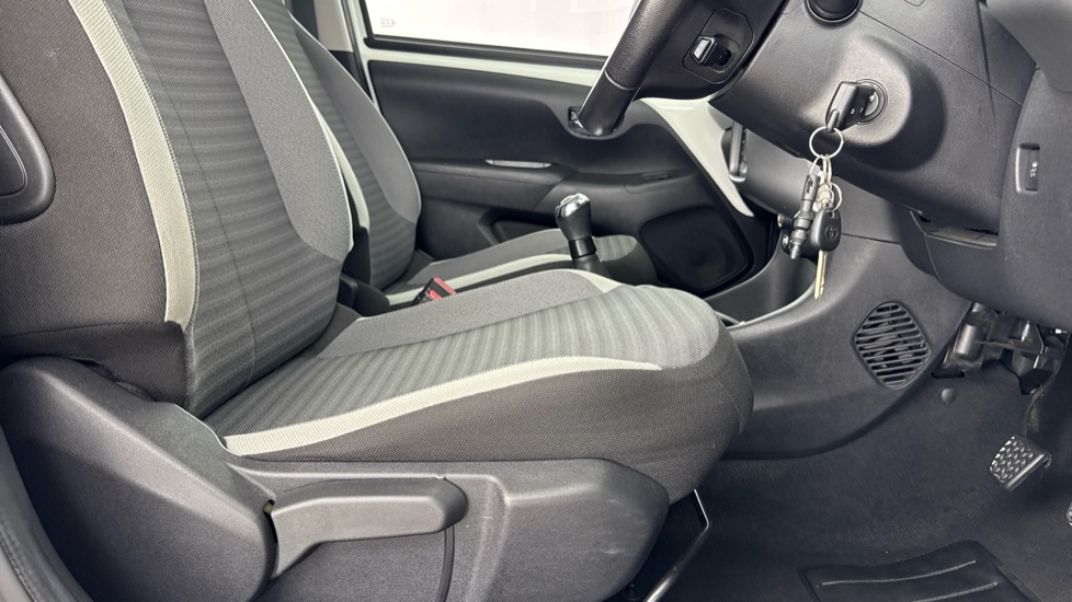 Toyota Aygo 1.0 VVT-i X-Trend 5dr Petrol Hatchback - Image 40