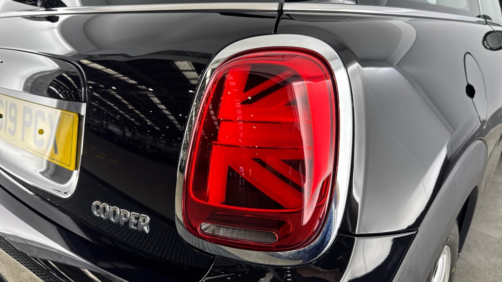 MINI Hatchback 1.5 Cooper Classic II 3dr Petrol Hatchback - Image 22
