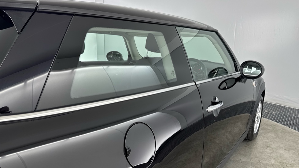 MINI Hatchback 1.5 Cooper Classic II 3dr Petrol Hatchback - Image 26