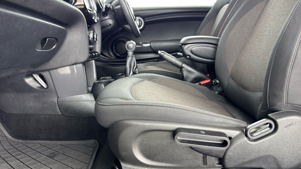 MINI Hatchback 1.5 Cooper Classic II 3dr Petrol Hatchback - Image 31