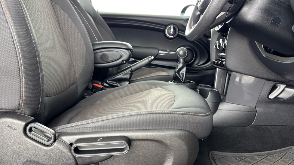 MINI Hatchback 1.5 Cooper Classic II 3dr Petrol Hatchback - Image 38
