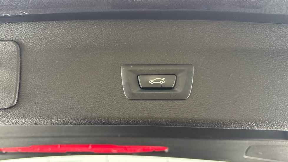 BMW X1 sDrive 20i xLine 5dr Step Auto Petrol Estate - Image 27
