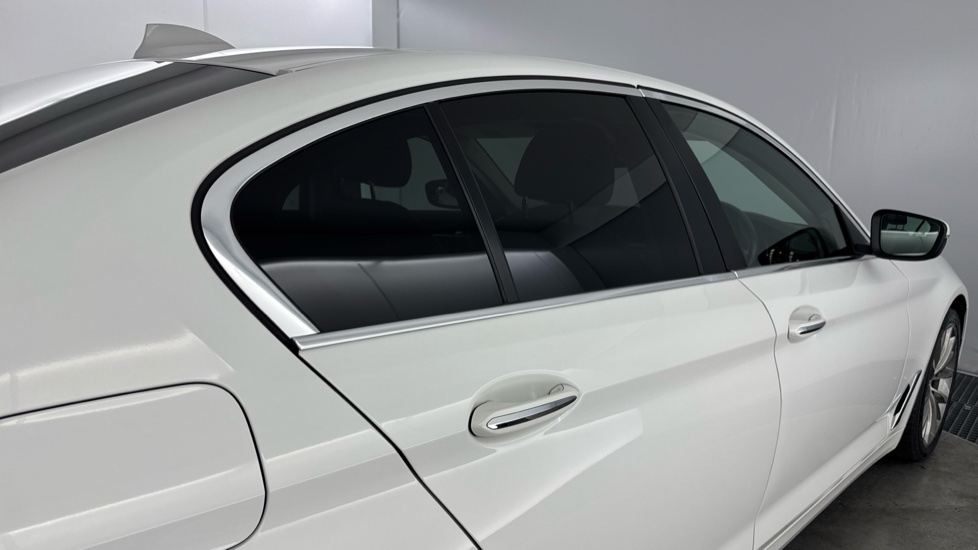 BMW 5 Series 520d SE 4dr Auto Diesel Saloon - Image 27