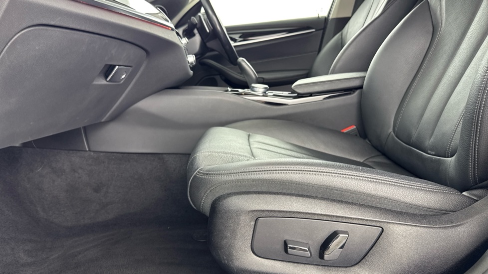 BMW 5 Series 520d SE 4dr Auto Diesel Saloon - Image 33
