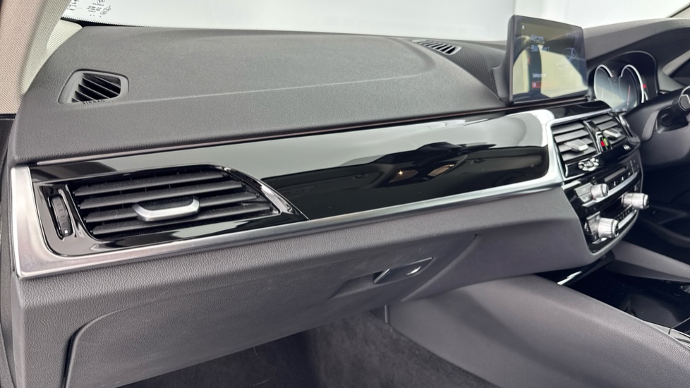 BMW 5 Series 520d SE 4dr Auto Diesel Saloon - Image 34