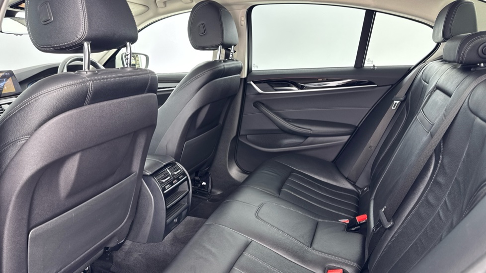 BMW 5 Series 520d SE 4dr Auto Diesel Saloon - Image 35