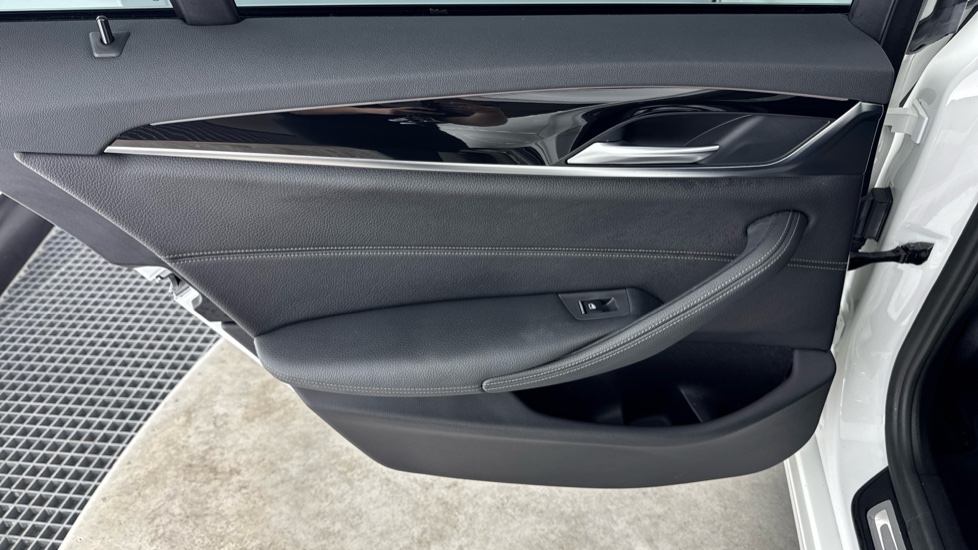 BMW 5 Series 520d SE 4dr Auto Diesel Saloon - Image 36