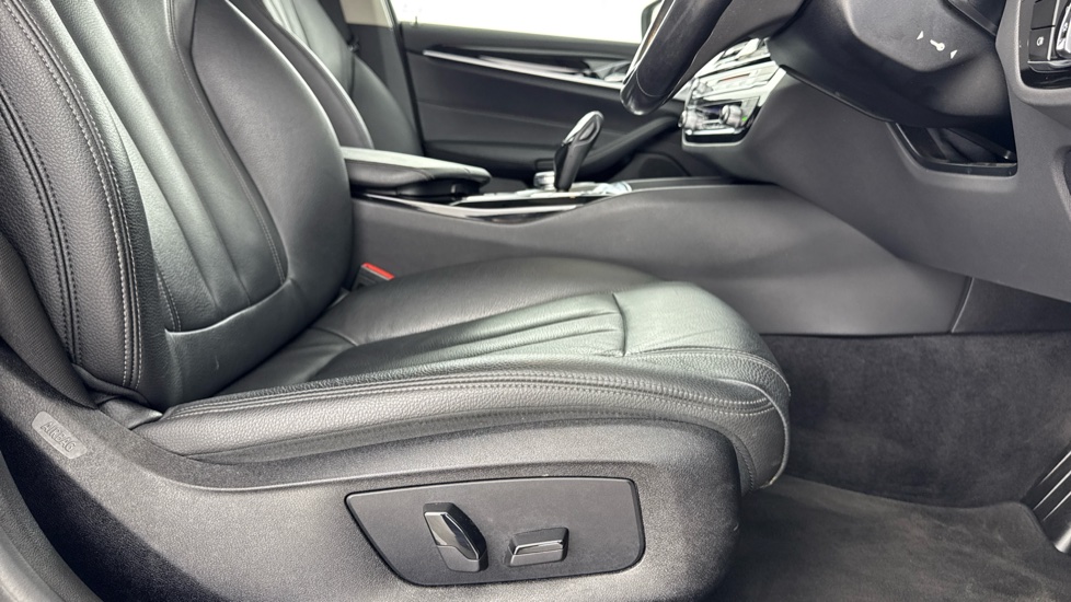 BMW 5 Series 520d SE 4dr Auto Diesel Saloon - Image 42