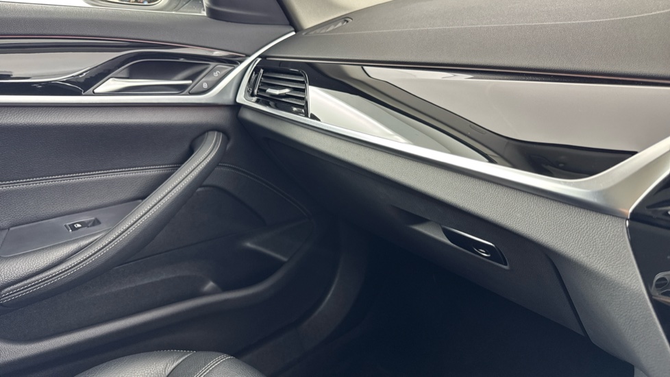 BMW 5 Series 520d SE 4dr Auto Diesel Saloon - Image 46
