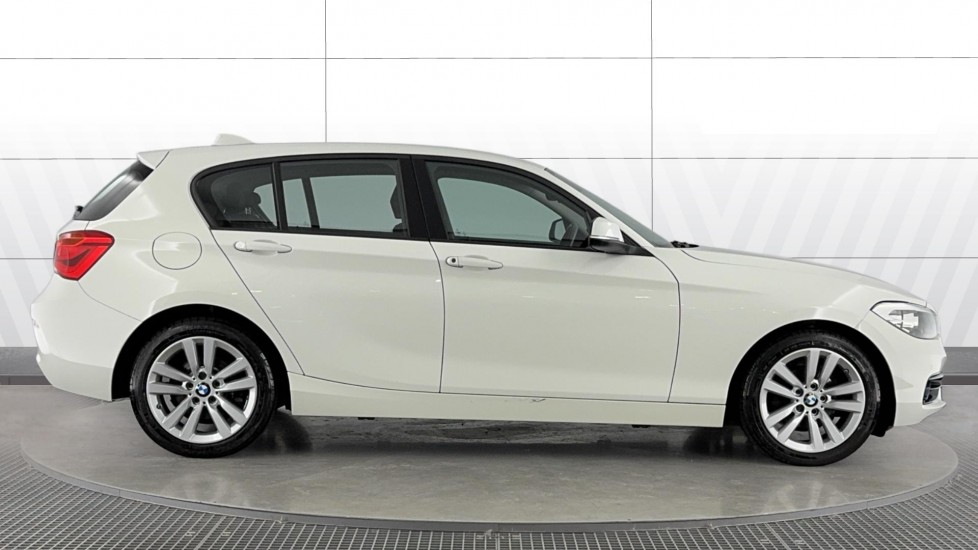 BMW 1 Series 118i [1.5] Sport 5dr [Nav] Petrol Hatchback - Image 3
