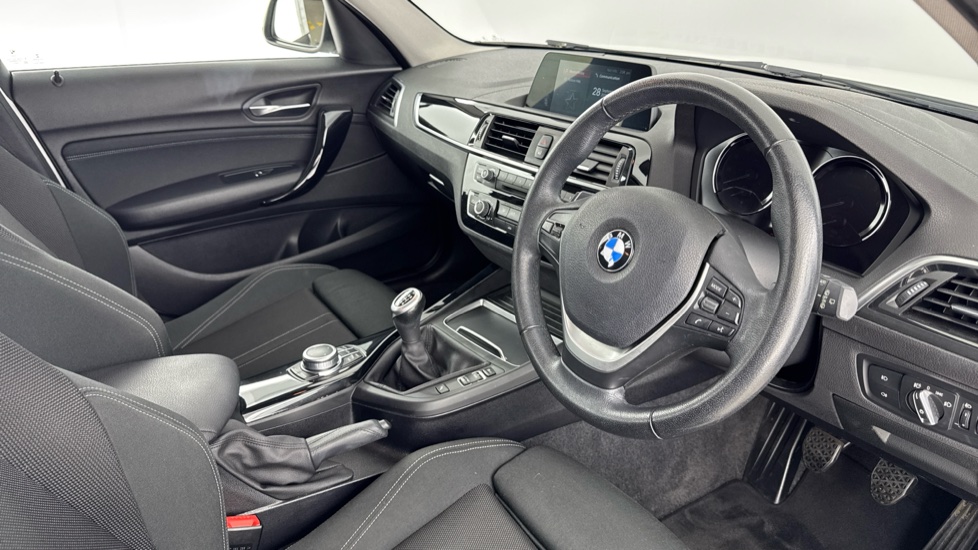 BMW 1 Series 118i [1.5] Sport 5dr [Nav] Petrol Hatchback - Image 6