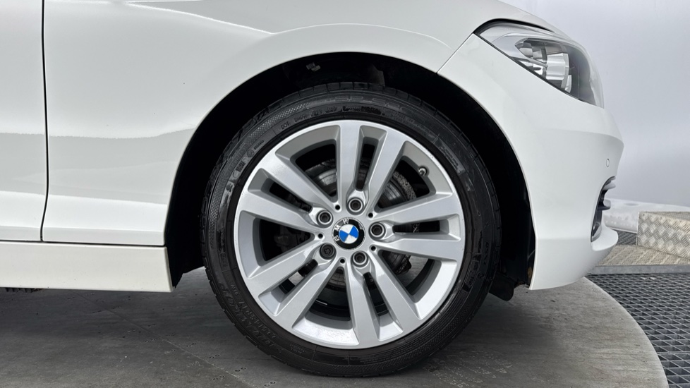 BMW 1 Series 118i [1.5] Sport 5dr [Nav] Petrol Hatchback - Image 14