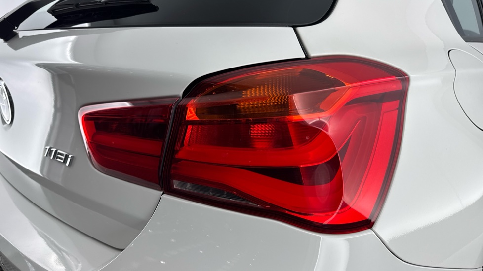 BMW 1 Series 118i [1.5] Sport 5dr [Nav] Petrol Hatchback - Image 22