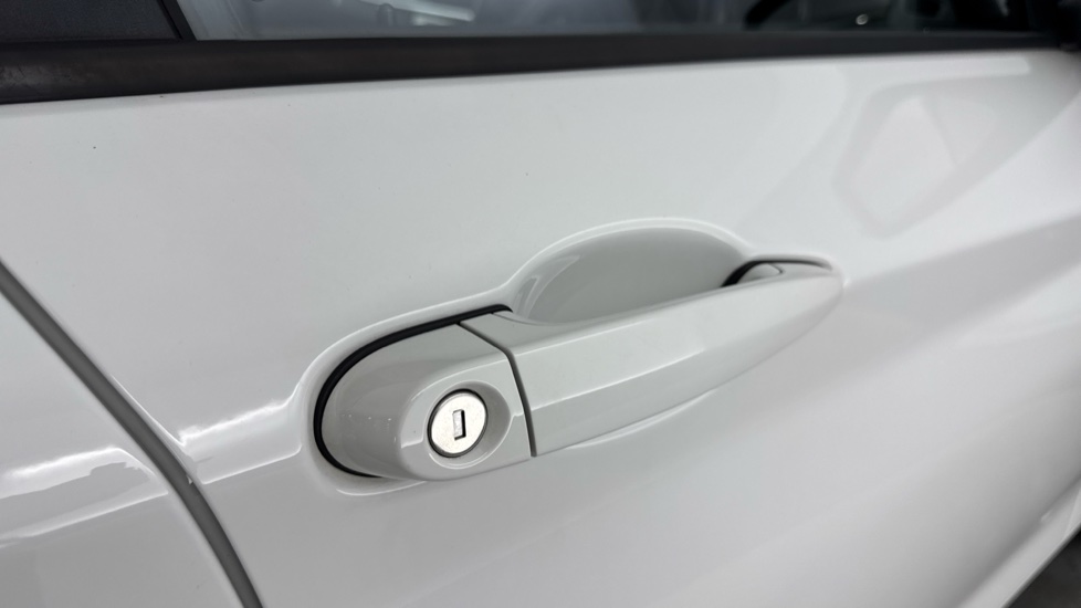 BMW 1 Series 118i [1.5] Sport 5dr [Nav] Petrol Hatchback - Image 27