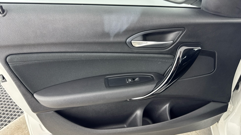 BMW 1 Series 118i [1.5] Sport 5dr [Nav] Petrol Hatchback - Image 30