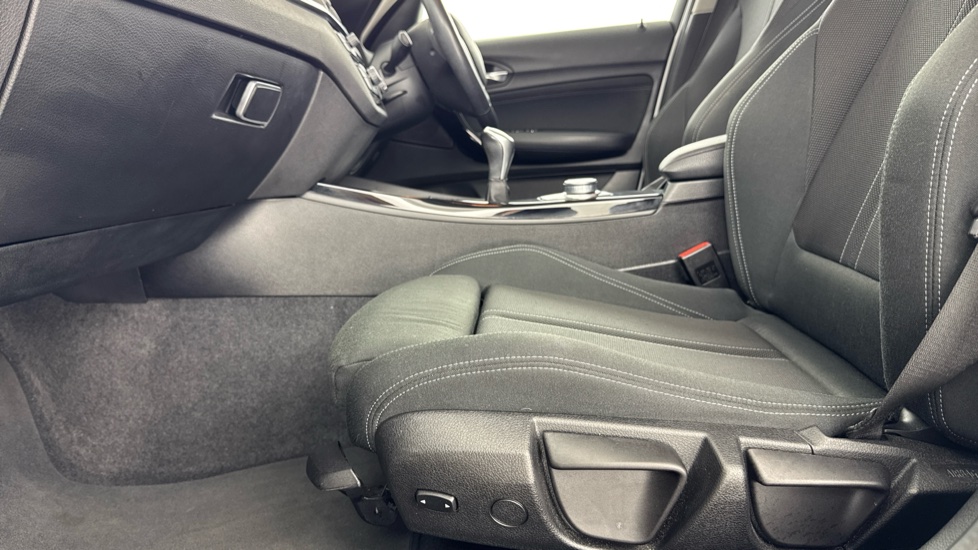 BMW 1 Series 118i [1.5] Sport 5dr [Nav] Petrol Hatchback - Image 31