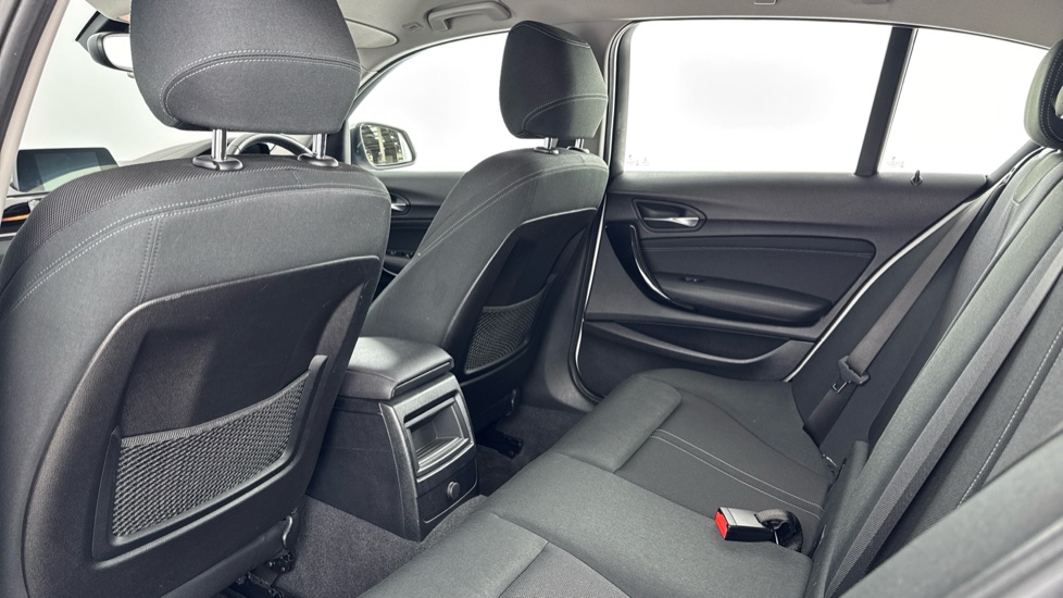 BMW 1 Series 118i [1.5] Sport 5dr [Nav] Petrol Hatchback - Image 33