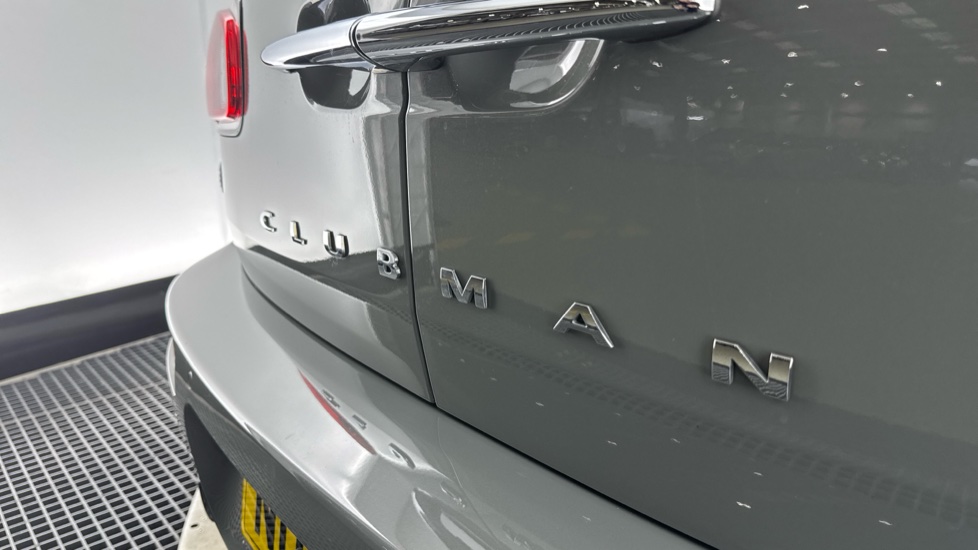 MINI Clubman 2.0 Cooper S 6dr Auto Petrol Estate - Image 25