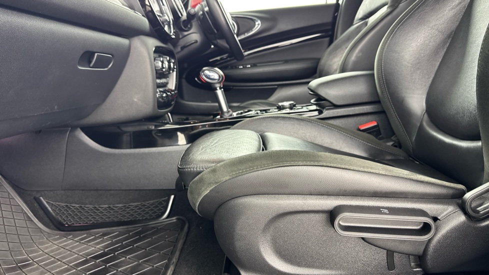 MINI Clubman 2.0 John Cooper Works ALL4 6dr Petrol Estate - Image 35