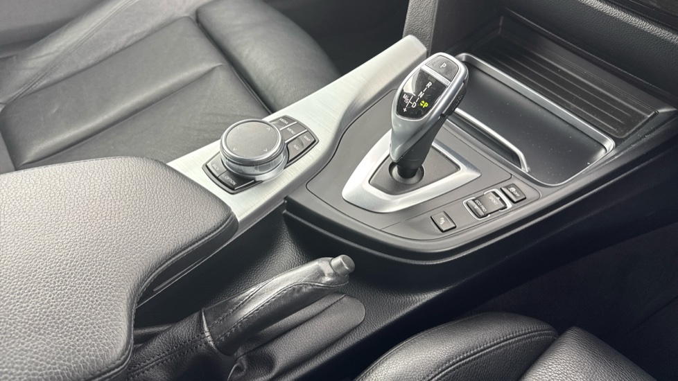 BMW 4 Series 420i xDrive M Sport 2dr Auto [Professional Media] Petrol Coupe - Image 10