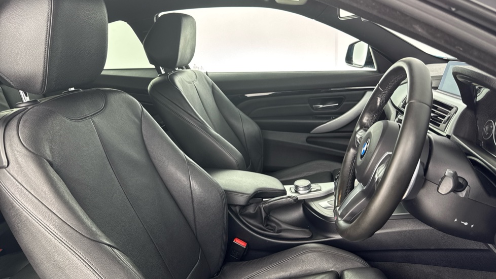 BMW 4 Series 420i xDrive M Sport 2dr Auto [Professional Media] Petrol Coupe - Image 11