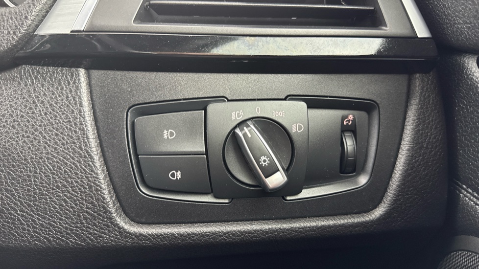 BMW 4 Series 420i xDrive M Sport 2dr Auto [Professional Media] Petrol Coupe - Image 20