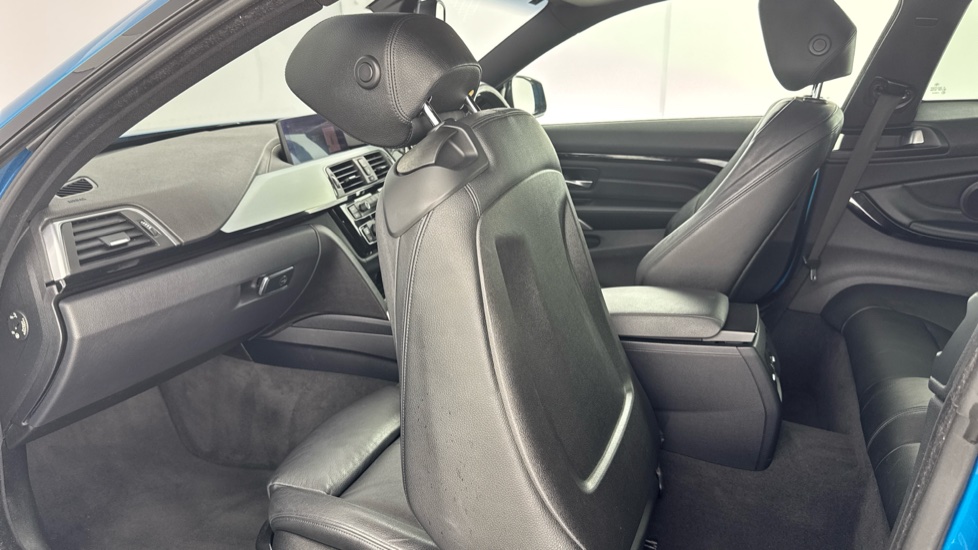 BMW 4 Series 420i xDrive M Sport 2dr Auto [Professional Media] Petrol Coupe - Image 35