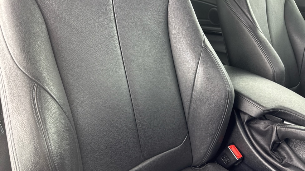 BMW 4 Series 420i xDrive M Sport 2dr Auto [Professional Media] Petrol Coupe - Image 42