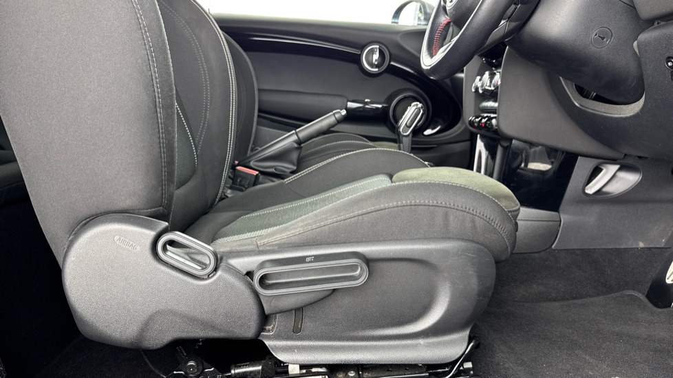 MINI Hatchback 1.5 Cooper II 3dr Auto Petrol Hatchback - Image 28