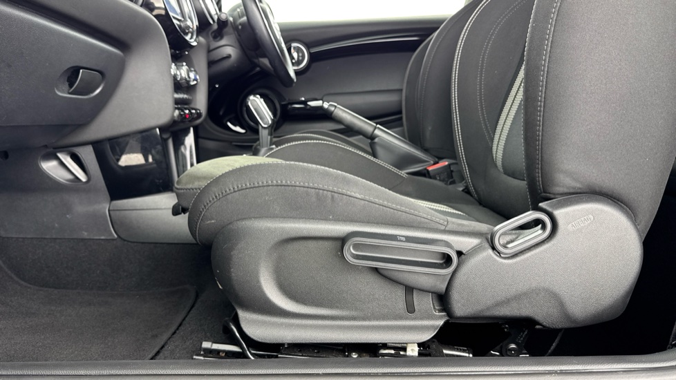 MINI Hatchback 1.5 Cooper II 3dr Auto Petrol Hatchback - Image 49