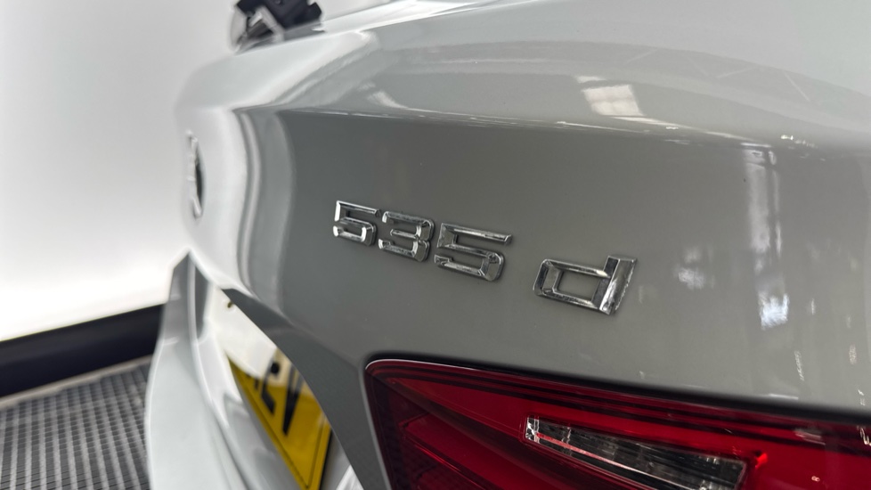 BMW 5 Series 535d M Sport 5dr Step Auto Diesel Estate - Image 24
