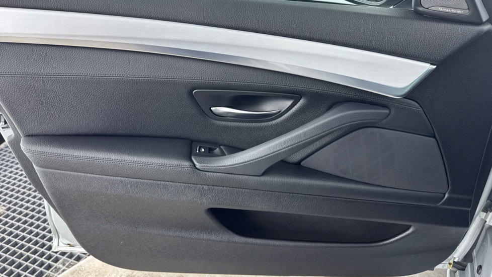 BMW 5 Series 535d M Sport 5dr Step Auto Diesel Estate - Image 33