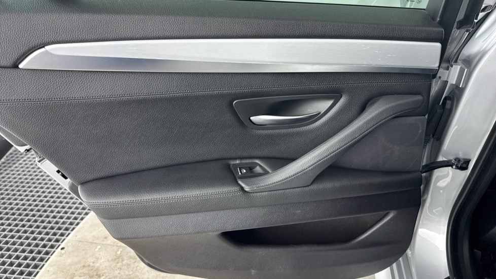 BMW 5 Series 535d M Sport 5dr Step Auto Diesel Estate - Image 37