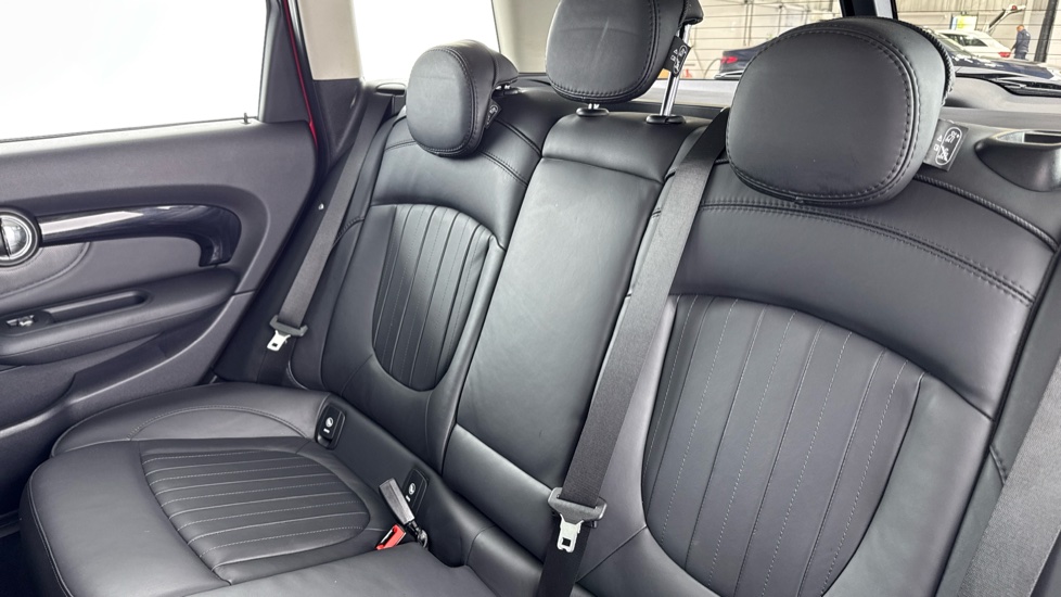 MINI Clubman 1.5 Cooper Exclusive 6dr Auto [Comfort Pack] Petrol Estate - Image 12