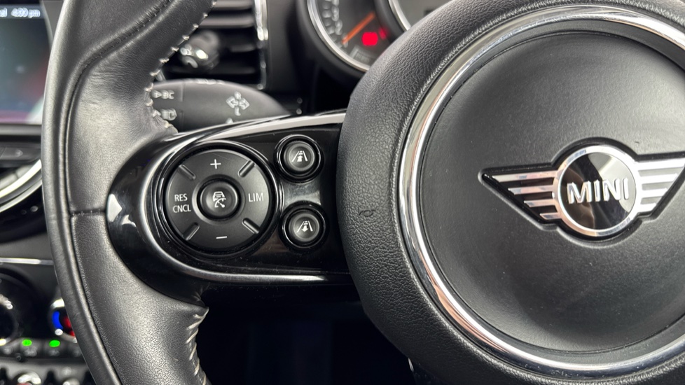 MINI Clubman 1.5 Cooper Exclusive 6dr Auto [Comfort Pack] Petrol Estate - Image 17