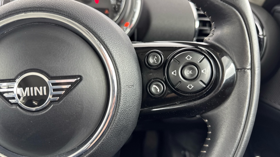 MINI Clubman 1.5 Cooper Exclusive 6dr Auto [Comfort Pack] Petrol Estate - Image 18